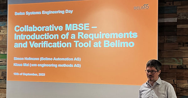 Simon Hofmann, Belimo, bei seinem Vortrag auf der SWISSED23 über Systems Engineering bei Belimo.